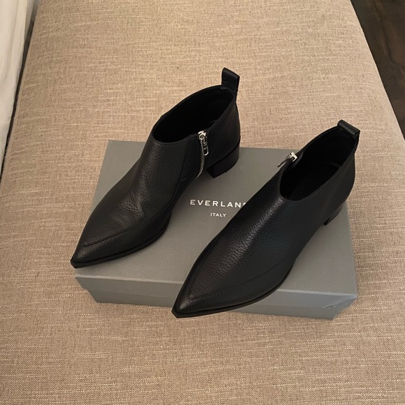 Everlane Shoes - Everlane black leather booties